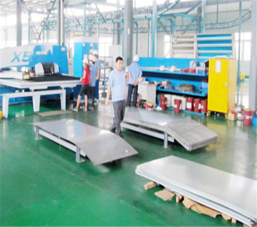 無錫不銹鋼板公司設(shè)備圖片